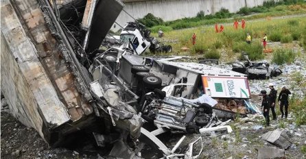 NAKON RUŠENJA MOSTA, PRIZORI SU SABLASNI: Čuje se  plač ispod ruševina, spasioci strahuju od najgoreg 