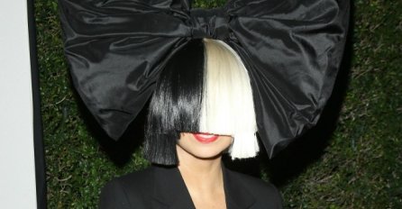 UVIJEK SKRIVA LICE: Sia se KONAČNO pojavila BEZ PERIKE, potpuno RAZOTKRIVENA, evo kako izgleda!