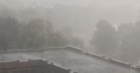 POTOP U SRBIJI: Nebo se spustilo, ulice pretvorene u RIJEKE, snažna oluja napravila HAOS!