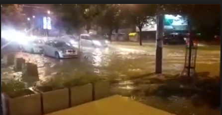 POTOP U SARAJEVU: Ogromna kiša izazvala potpuni kolaps u saobraćaju, ali ovo što se sutra očekuje nije nimalo dobro