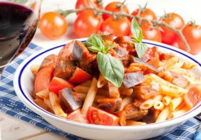 Spoj jednostavnosti i bogatstva okusa: Tjestenina s patlidžanom i paradajzom