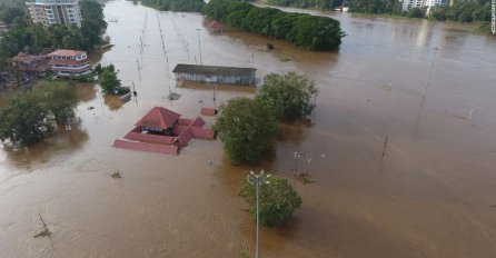POZNATO TURISTIČKO MJESTO POD VODOM, TURISTI OPKOLJENI: Poplave nose sve pred sobom, PRIZORI SU STRAŠNI (FOTO)