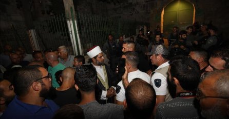 Izraelska policija rastjerala Palestince koji su se okupili kod ulaza Al-Akse