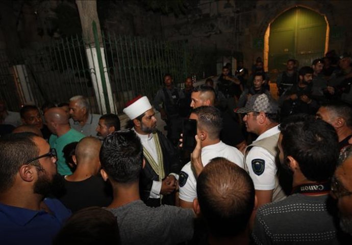 Izraelska policija rastjerala Palestince koji su se okupili kod ulaza Al-Akse