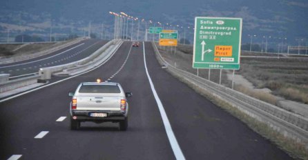 STANJE NA PUTEVIMA: Pojačana frekvencija vozila, posebno u gradskim centrima