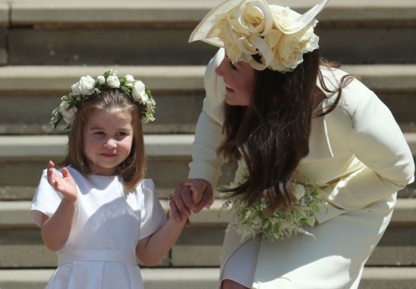 princess-charlotte-royal-wedding-wave-1526743607