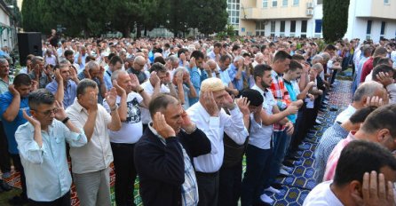 SVAKI MUSLIMAN OVO TREBA ZNATI: Evo šta trebate SUTRA uraditi prije ODLASKA NA BAJRAM-NAMAZ!