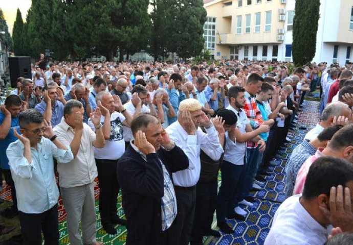 SVAKI MUSLIMAN OVO TREBA ZNATI: Evo šta trebate SUTRA uraditi prije ODLASKA NA BAJRAM-NAMAZ!