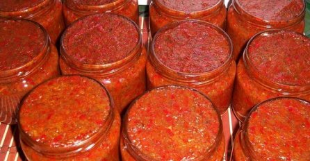 AKO DO SADA NISTE SPREMILI AJVAR NE BRINITE, DONOSIMO VAM NAJBRŽI RECEPT: Možete ga spremiti za samo 20 MINUTA