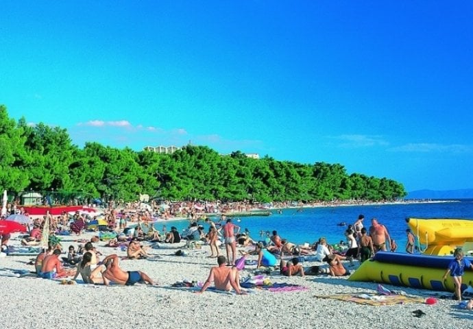 POTRESAN PRIZOR  NA JADRANU: Turisti nisu mogli zaustaviti suze kad su vidjeli ŠTA JE MORE IZBACILO! (FOTO)