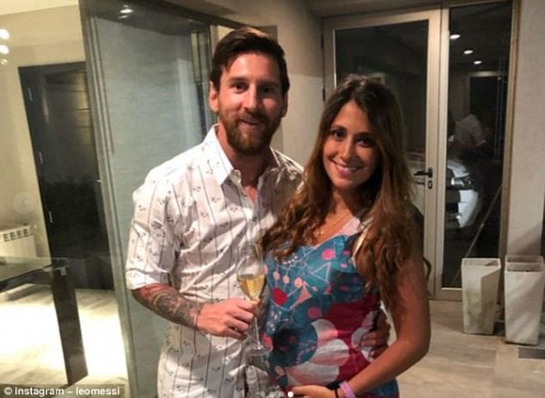 lionel-messi-with-wife-antonella