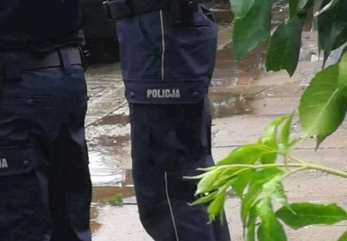 Zbog OVE FOTOGRAFIJE policajke cijeli internet vrišti od smijeha: Kada vidite šta ima na nogama SVE ĆE VAM BITI JASNO!