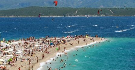 UŽAS NA POZNATOJ HRVATSKOJ PLAŽI: Izašao iz mora i osjetio ubod, kada je pogledao u nogu NIJE MU BILO DOBRO, odmah su pozvali HITNU! 