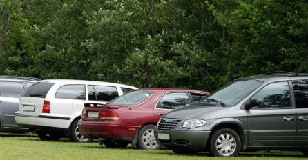 "Na parkingu sam zagradio auto"