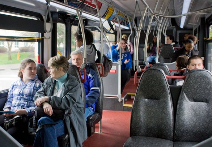 "Danas sam u autobusu pronašla kovertu, nisam sigurna da li sam ispravno postupila"