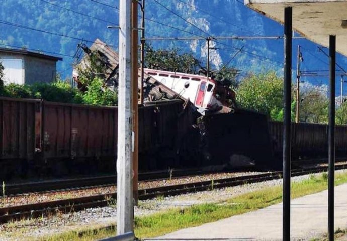 Počelo izvlačenje vagona nakon sudara vozova kod Jablanice