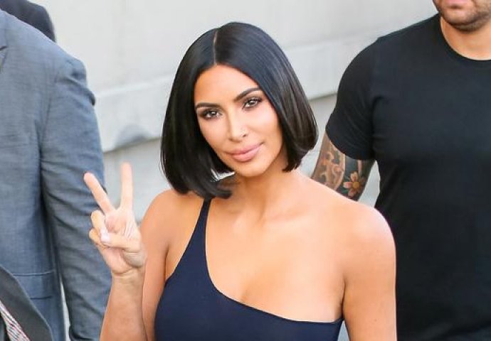 NA NJOJ GAĆICE STARE 20 GODINA: Svi se zgrozili kad su vidjeli Kim Kardashian u OVOME? 