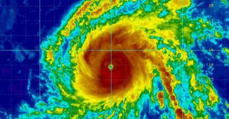 PRIJETI IM STRAVIČAN SCENARIJ, PANIKA NA VRHUNCU: Spremaju se za udar uragana od 260 km/h, građani u strahu