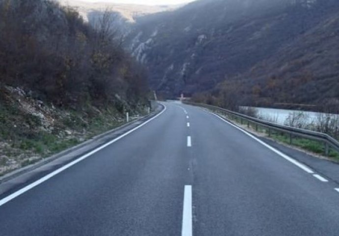 STANJE NA PUTEVIMA: Saobraćaj u BiH se odvija nesmetano, oprez zbog poledice i odrona na kolovozu