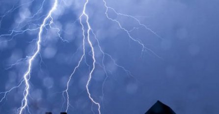 OSTANITE U KUĆAMA ŽESTOKO NEVRIJEME U HRVATSKOJ OZNAČILO KRAJ LJETA: Udar groma izazvao požar 
