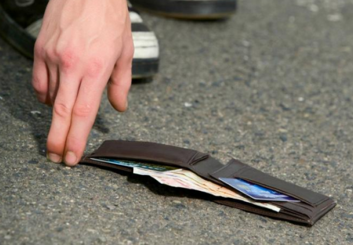 Srbin je našao ukradeni novčanik u centru grada, a evo šta je tražo od vlasnika - SVI SU IZNENAĐENI (FOTO)