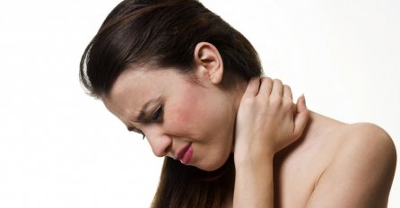 NEVJEROVATNO Pogledajte šta se dešava vašem tijelu kada istežete vrat, a on pucketa - IMA LI RAZLOGA DA SE BRINETE