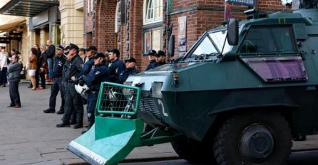 POTPUNI HAOS, POLICIJA IZAŠLA NA ULICE I POKUŠAVA IH SPRIJEČITI: Strahuje se od najgoreg 