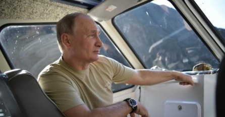 U JAVNOST PROCURILA SLIKA SA LJETNOG ODMORA: Putin kakvog još niste vidjeli, ne bi mu bilo dobro kada bi znao da gledate 