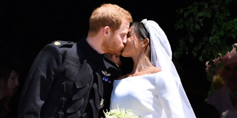 hbz-prince-harry-meghan-markle-kiss-gettyimages-960063158-1526935558