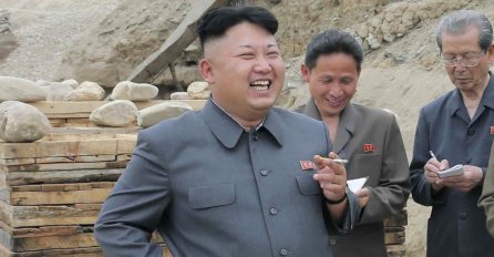 LJUDI U SJEVERNOJ KOREJI UMIRU OD VRUĆINE: Kim Jong-un im je predložio BIZARNU STVAR DA SE RASHLADE!
