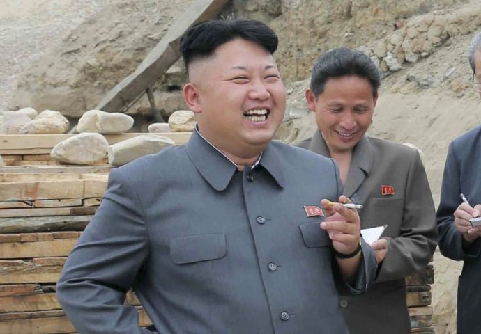 LJUDI U SJEVERNOJ KOREJI UMIRU OD VRUĆINE: Kim Jong-un im je predložio BIZARNU STVAR DA SE RASHLADE!