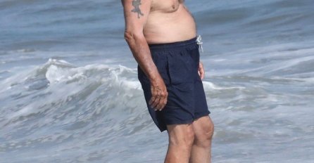 ŽENE SU ZA GUBILE GLAVU ZA NJIM, A SAD SU GA USLIKALI NA PLAŽI: Zapustio stomak, A TEK KAD VIDITE LICE (FOTO)