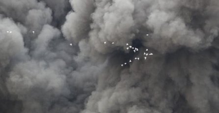 ODJEKUJU EKSPLOZIJE, IZDATO HITNO UPOZORENJE: Prizori sa lica mjesta su sablasni 