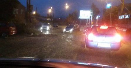 NOĆAS NEMA SPAVANJA, ŽESTOKO NEVRIJEME STIŽE U SRBIJU: Ovi dijelovi su već pogođeni gradom i olujnim vjetrom