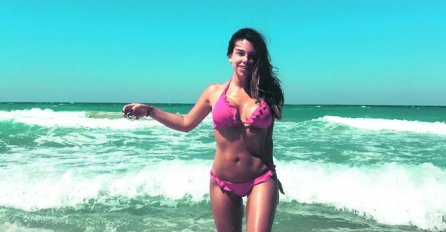 NIKAD IZAZOVNIJA:Pjevačica se skinula GOLA, a samo jedan DETALJ je imala na sebi! (FOTO)