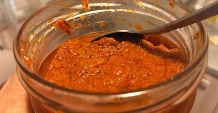 SVI ĆE BRZO DA PEKU AJVAR, ALI OVU TAJNU NIKO NE ZNA: Domaćica otkrila TAJNI SASTOJAK - ovako napravljen bude ZA PRSTE POLIZATI