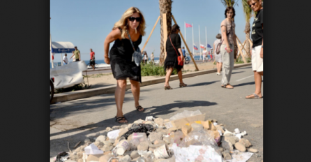 Žena bacala smeća van kontejnera: Ali ovo što joj se nakon toga dogodilo, SIGURNO ju je DOBRO ZABOLJELO