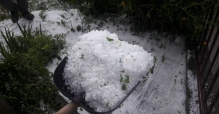 ŽESTOKO NEVRIJEME POHARALO DIJELOVE HRVATSKE: Oštećene fasade na kućama, SVE JE BIJELO KAO DA JE PADAO SNIJEG
