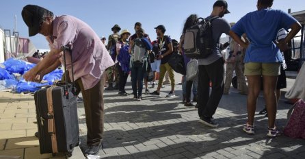 Hiljade turista ZAROBLJENO na najomiljenijoj destinaciji Srba: Ne zna se kad će OČAJNI ljudi biti spašeni sa ostrva