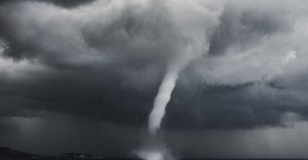 ZASTRAŠUJUĆI PRIZORI U ISTRI, ZABILJEŽENO 300 MUNJA I PIJAVICE: 'U jedno vrijeme ih je bilo četiri'