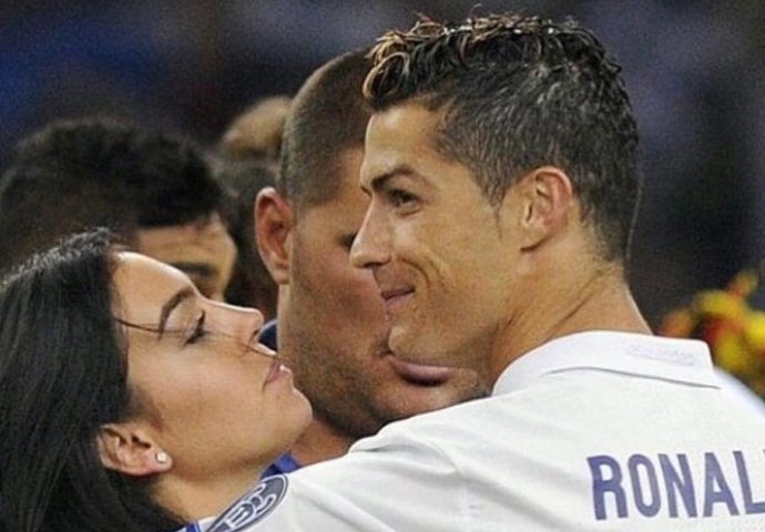 MOKRA TIJELA U TOPLOM ZAGRLJAJU: Georgina i Ronaldo uživaju na brodu! (FOTO)