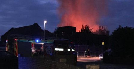 Veliki požar u osnovnoj školi u Londonu