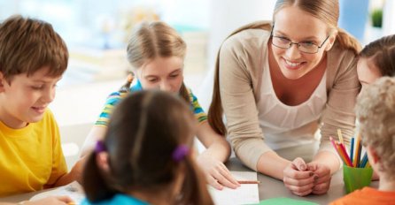 UČITELJICA PITALA DJEČAKA ŠTA ŽELI DA BUDE KADA PORASTE, A NJEGOV ODGOVOR JE NATJERAO NA SUZE: Ono što je uradila poslije zadivilo je čitav svijet!