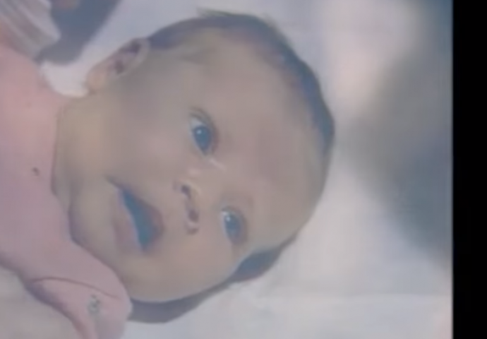 ČULA JE ČUDNE ZVUKOVE IZ MONITORA: Otišla je da vidi šta se dešava sa bebom, ONO ŠTO JE ZATEKLA LEDI KRV U ŽILAMA (FOTO) (VIDEO)