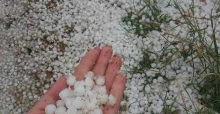 OLUJNO NEVRIJEME POHARALO SRBIJU: Grad veličine lješnika se sručio na ove dijelove, SVE JE BIJELO KAO DA JE PADAO SNIJEG