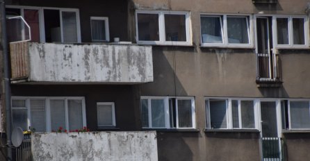 HIT PORUKA NA VRATIMA STANA U BEOGRADU: Ljudima nije dobro kada vide šta piše! 