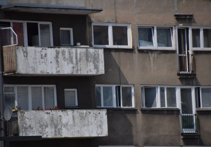 HIT PORUKA NA VRATIMA STANA U BEOGRADU: Ljudima nije dobro kada vide šta piše! 