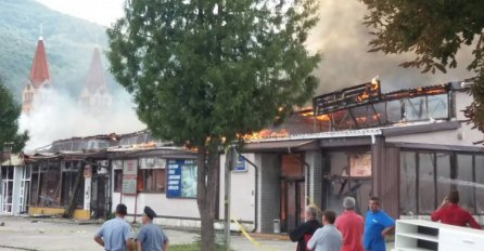 Vatrogasci iz Zenice, Maglaja, Zavidovića i Tešnja gasili veliki požar u Žepču