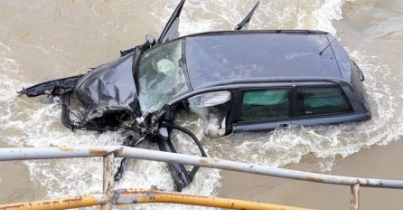 SLETJELI SU AUTOMOBILOM U HLADNU RIJEKU: 'Stigao sam otvoriti vrata prije nego što smo pali, zato smo PREŽIVJELI'