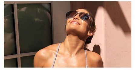 NJEN MLAĐI MOMAK POKAZAO JE SLIKU O KOJOJ SVI MEDIJI BRUJE: "Nemoguće da Jennifer ovako izgleda" 